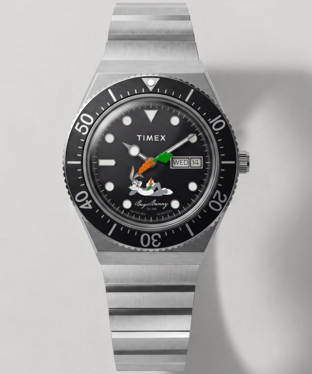 Timex M79 Looney Tunes Bugs Bunny TW2Y99200 black dial detail with carrot seconds hand