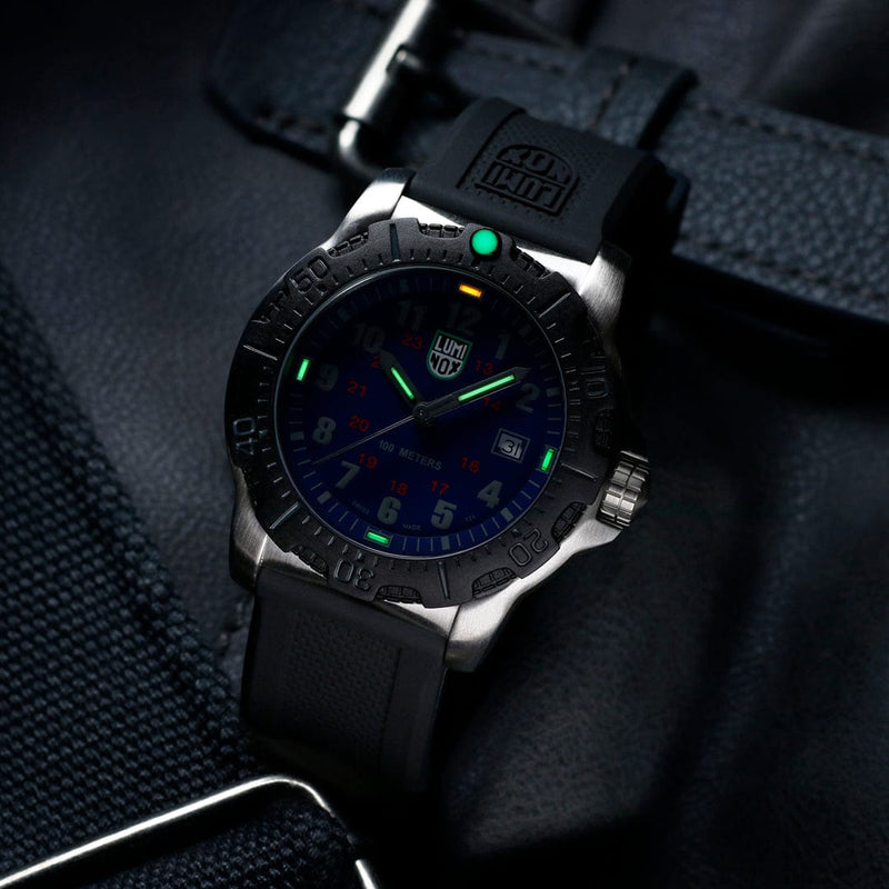 Luminox Manta Ray Blue Dial Black Rubber Strap Watch X2.2133