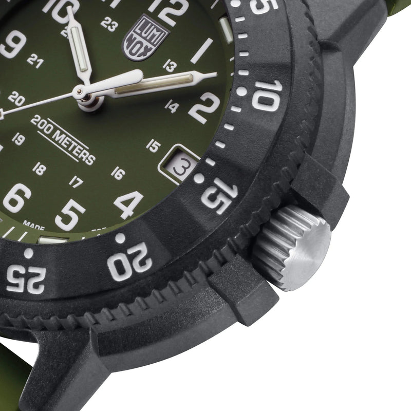 Military-style wristwatch with a green dial and black bezel.