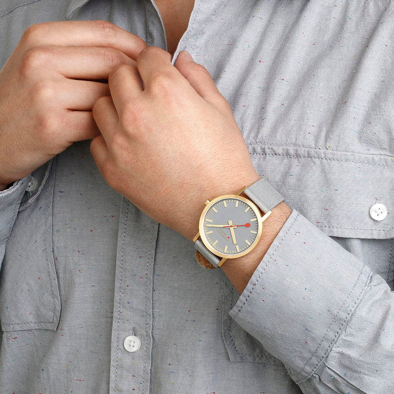 Wristwatch with a gold-tone case and light-colored leather strap.